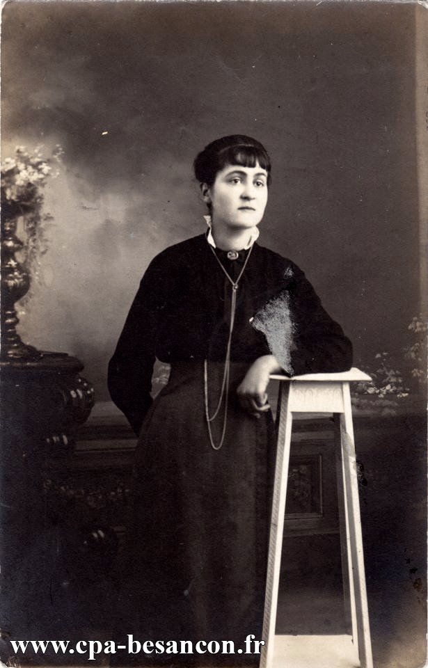 BESANÇON - Jeune femme